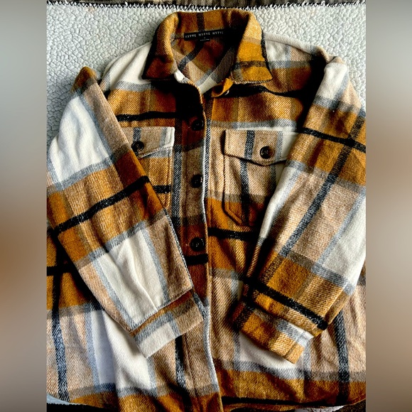 Shacket - Picture 1 of 1